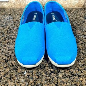 Tom’s men’s 12 blue